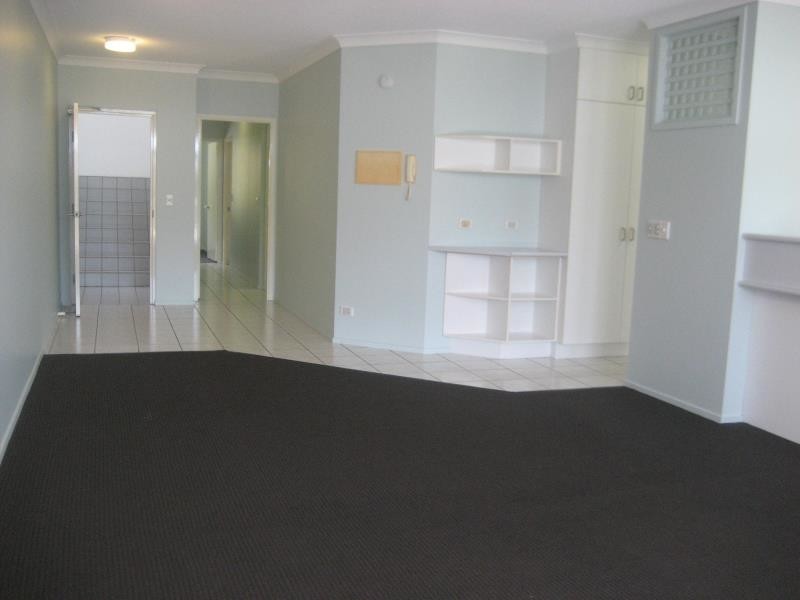 3/377 Stanley st, North Ward QLD 4810